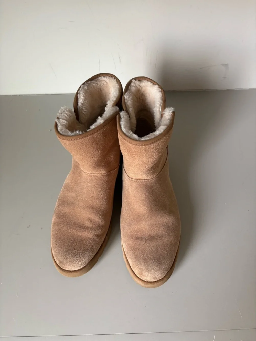 UGG Women's Cory II Genuine Shearling Lined Boot Size 10